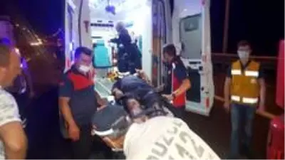 Tem otoyolunda iki tır çarpıştı: 1 yaralı Tem otoyolunda iki tır çarpıştı: 1 yaralı