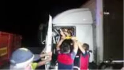Son dakika haberi | Tem otoyolunda iki tır çarpıştı: 1 yaralı Son dakika haberi | Tem otoyolunda iki tır çarpıştı: 1 yaralı