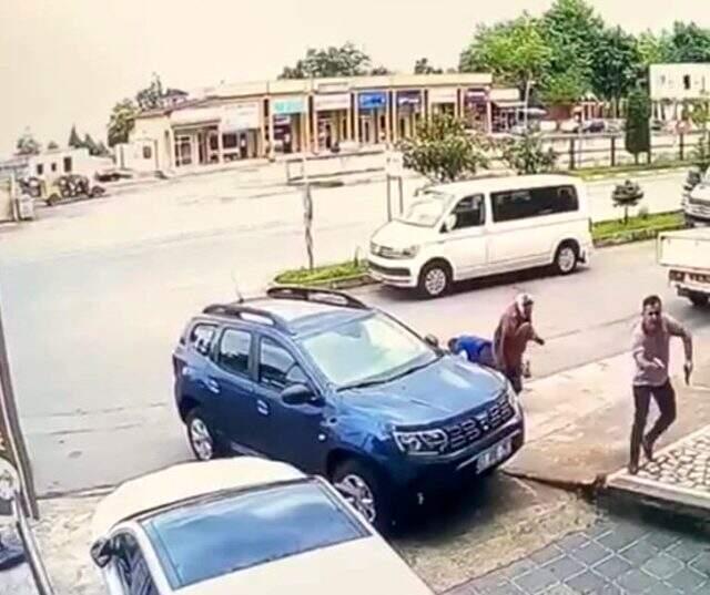 Trabzon'daki cinayet anının görüntüleri ortaya çıktı! Anne ne yaptıysa oğlunun katil olmasını engelleyemedi Trabzon'daki cinayet anının görüntüleri ortaya çıktı! Anne ne yaptıysa oğlunun katil olmasını engelleyemedi