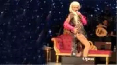 Yıldız Tilbe: Bülent Ersoy bacaklarıma hasta Yıldız Tilbe: Bülent Ersoy bacaklarıma hasta