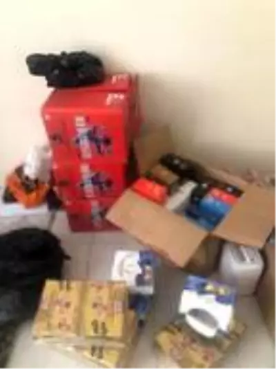 Adana'da 100 bin lira değerinde kaçak ürün ele geçirildi Adana'da 100 bin lira değerinde kaçak ürün ele geçirildi