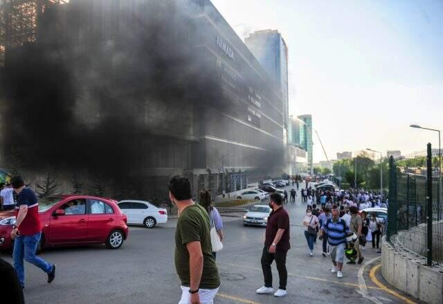 Ankara'daki plaza yangını kameralara böyle yansıdı