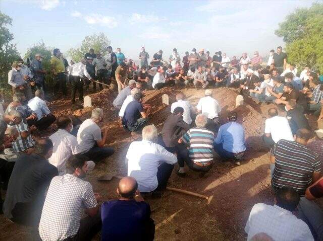 Cenaze dönüşü kazada ölen 3 kardeş, yan yana son yolculuklarına uğurlandı