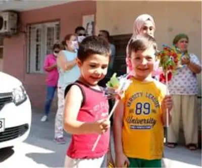 Çocuklara erken bayram kutlaması Çocuklara erken bayram kutlaması