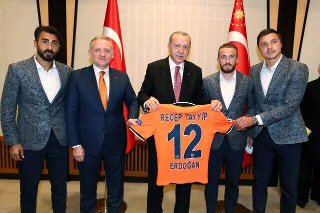 Cumhurbaşkanı Erdoğan, şampiyon Medipol Başakşehir'i kabul etti