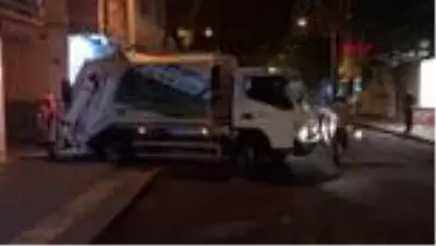 Diyarbakır'da Bağlar Belediyesine ait hizmet aracı yakıldı Diyarbakır'da Bağlar Belediyesine ait hizmet aracı yakıldı
