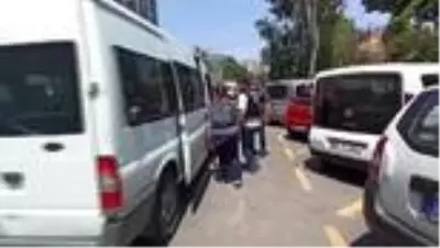Dolandırıcılıktan 133, 137 ve 143 yıl hapis cezaları bulunan 3 kadın yakalandı Dolandırıcılıktan 133, 137 ve 143 yıl hapis cezaları bulunan 3 kadın yakalandı