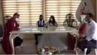 Hayırsever esnaf sayesinde gelinlik hayaline 3 yıl sonra kavuştu Hayırsever esnaf sayesinde gelinlik hayaline 3 yıl sonra kavuştu