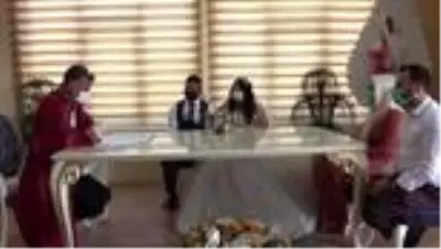 Hayırsever esnaf sayesinde gelinlik hayaline 3 yıl sonra kavuştu Hayırsever esnaf sayesinde gelinlik hayaline 3 yıl sonra kavuştu