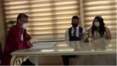 Hayırsever esnaf sayesinde gelinlik hayaline 3 yıl sonra kavuştu Hayırsever esnaf sayesinde gelinlik hayaline 3 yıl sonra kavuştu