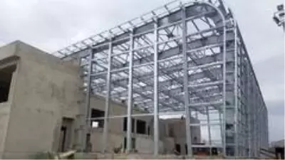 Kandıra yüzme havuzunun çelik montajı tamamlandı Kandıra yüzme havuzunun çelik montajı tamamlandı