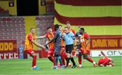 Kayserispor'un 34 maçında 17 hakem görev yaptı Kayserispor'un 34 maçında 17 hakem görev yaptı
