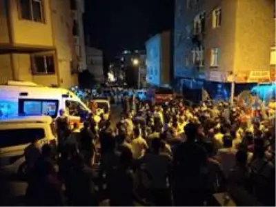 Kızları, sevdiği çocuğa kaçan aile, ev basıp rastgele ateş açtı! Ortalık savaş alanına döndü Kızları, sevdiği çocuğa kaçan aile, ev basıp rastgele ateş açtı! Ortalık savaş alanına döndü