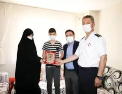 Son dakika haberleri! Manga'nın Şahadet Belgesi annesine verildi Son dakika haberleri! Manga'nın Şahadet Belgesi annesine verildi
