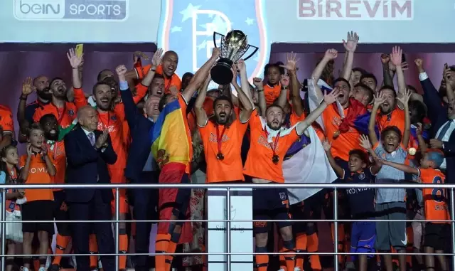 Medipol Başakşehir'de futbolculara 500'er bin TL şampiyonluk primi verilecek Medipol Başakşehir'de futbolculara 500'er bin TL şampiyonluk primi verilecek