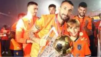 Mehmet Topal'dan Beşiktaş iddialarına yanıt: UEFA maçından sonra oturur, konuşuruz Mehmet Topal'dan Beşiktaş iddialarına yanıt: UEFA maçından sonra oturur, konuşuruz