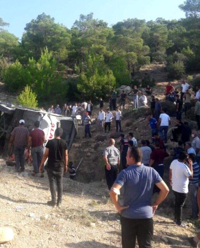 Mersin'deki otobüs kazasında 5 askerimiz şehit oldu! İşte olay yerinden ilk görüntüler