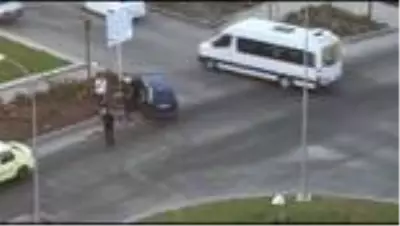 Minibüsle çarpışan otomobilin sürücüsü öldü Minibüsle çarpışan otomobilin sürücüsü öldü