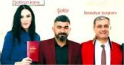 Nikahını kıyan Belediye Başkanı ile kocasını aldattığı iddia edilen kadından çarpıcı açıklamalar Nikahını kıyan Belediye Başkanı ile kocasını aldattığı iddia edilen kadından çarpıcı açıklamalar