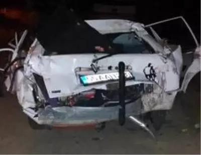 Samsun'da otomobil tırla çarpıştı: 1 ölü, 2 yaralı Samsun'da otomobil tırla çarpıştı: 1 ölü, 2 yaralı