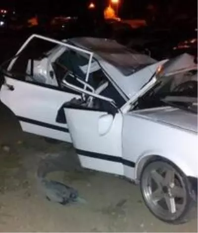 Samsun'da otomobil tırla çarpıştı: 1 ölü, 2 yaralı Samsun'da otomobil tırla çarpıştı: 1 ölü, 2 yaralı