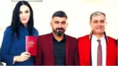 Elmalı Belediye Başkanı Halil Öztürk, 'yasak aşk' iddiaları sonrası makam şoförü hakkında suç duyurusunda bulundu Elmalı Belediye Başkanı Halil Öztürk, 'yasak aşk' iddiaları sonrası makam şoförü hakkında suç duyurusunda bulundu
