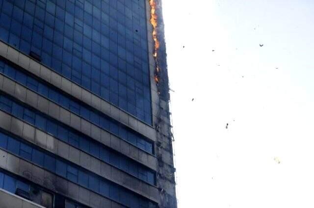 Son Dakika: Ankara'da korkutan yangın! Plaza tahliye ediliyor Son Dakika: Ankara'da korkutan yangın! Plaza tahliye ediliyor