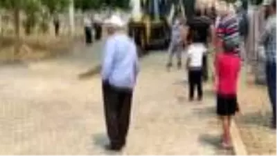 Alevler ahşap ev ve depoyu küle çevirdi Alevler ahşap ev ve depoyu küle çevirdi