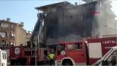 ANTALYA Beyaz eşya deposu alev alev yandı ANTALYA Beyaz eşya deposu alev alev yandı