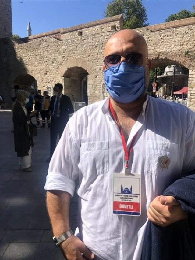 Ayasofya'daki namaza davet edilen 500 şanslı kişi arasında Osmanlı torunları da vardı Ayasofya'daki namaza davet edilen 500 şanslı kişi arasında Osmanlı torunları da vardı