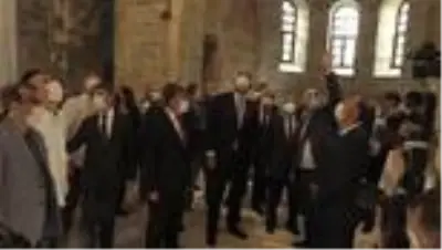 Bakan Ersoy Trabzon'daki Ayasofya Camisi'nde incelemelerde bulundu Bakan Ersoy Trabzon'daki Ayasofya Camisi'nde incelemelerde bulundu