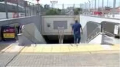 Son dakika haberi: BAŞAKŞEHİR'DE METRONUN YÜRÜYEN MERDİVENİNE SIKIŞAN KADIN YARALANDI Son dakika haberi: BAŞAKŞEHİR'DE METRONUN YÜRÜYEN MERDİVENİNE SIKIŞAN KADIN YARALANDI