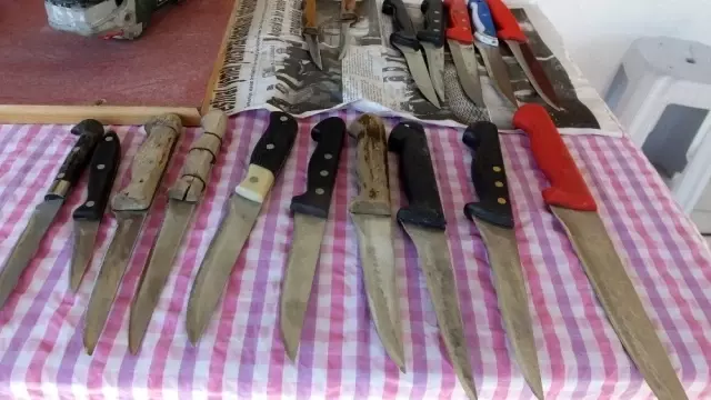 Burhaniye�de bedava bıçak bileme yapıyor Haber