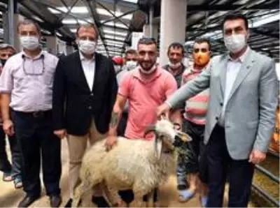 Dev tesis için esnaf ve vatandaştan hayır dua Dev tesis için esnaf ve vatandaştan hayır dua