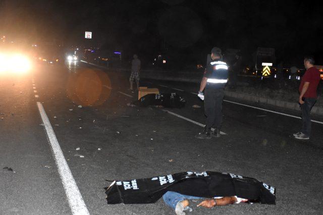 gece yarisi feci kaza otomobille carpisan motosikletteki 2 kisi hayatini kaybetti