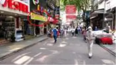 İş yerinin kapısına, tehdit altındaki kadınlar için 'Bize sığının' yazısı astılar İş yerinin kapısına, tehdit altındaki kadınlar için 'Bize sığının' yazısı astılar