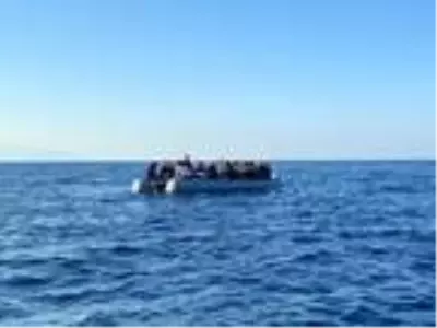 İzmir'de 99 göçmen kurtarıldı İzmir'de 99 göçmen kurtarıldı