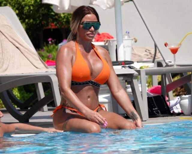 Karantina sonrası Katie Price, soluğu Türkiye'de aldı