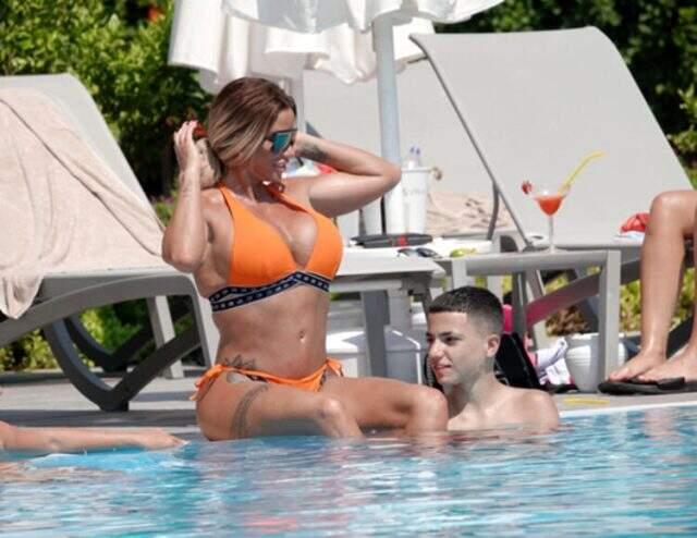 Karantina sonrası Katie Price, soluğu Türkiye'de aldı