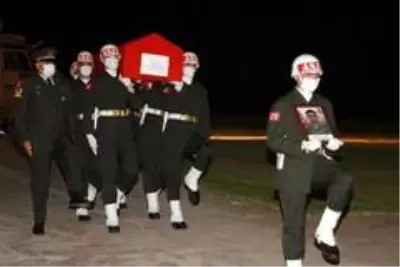 Kırıkkaleli şehit Arslan'ın naaşı memleketine getirildi Kırıkkaleli şehit Arslan'ın naaşı memleketine getirildi