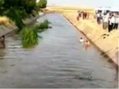 Oğlu için kanala atlayan talihsiz baba, çırpına çığına can verdi