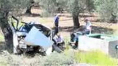 Balıkesir'de direksiyon hakimiyetini kaybeden araç, zeytin bahçesine uçtu! İmam ve kayınpederi öldü Balıkesir'de direksiyon hakimiyetini kaybeden araç, zeytin bahçesine uçtu! İmam ve kayınpederi öldü
