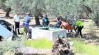 Balıkesir'de direksiyon hakimiyetini kaybeden araç, zeytin bahçesine uçtu! İmam ve kayınpederi öldü Balıkesir'de direksiyon hakimiyetini kaybeden araç, zeytin bahçesine uçtu! İmam ve kayınpederi öldü