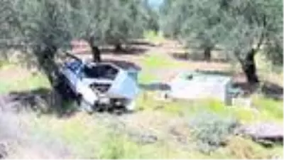 Balıkesir'de direksiyon hakimiyetini kaybeden araç, zeytin bahçesine uçtu! İmam ve kayınpederi öldü Balıkesir'de direksiyon hakimiyetini kaybeden araç, zeytin bahçesine uçtu! İmam ve kayınpederi öldü
