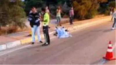 Otomobilin çarptığı elektrikli bisikletteki baba öldü, oğlu ağır yaralandı Otomobilin çarptığı elektrikli bisikletteki baba öldü, oğlu ağır yaralandı