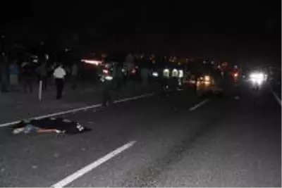 Otomobille çarpışan motosikletteki 2 kişi feci şekilde can verdi Otomobille çarpışan motosikletteki 2 kişi feci şekilde can verdi
