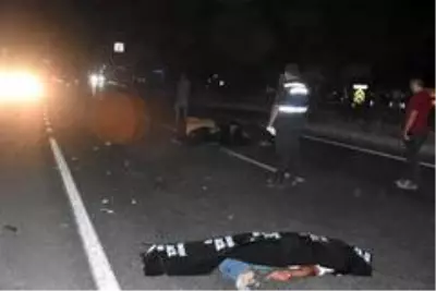 Otomobille çarpışan motosikletteki 2 kişi feci şekilde can verdi Otomobille çarpışan motosikletteki 2 kişi feci şekilde can verdi