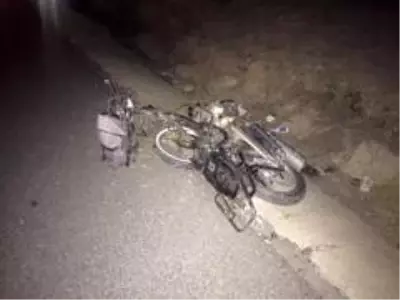 Otomobille çarpışan motosikletteki 2 kişi feci şekilde can verdi Otomobille çarpışan motosikletteki 2 kişi feci şekilde can verdi