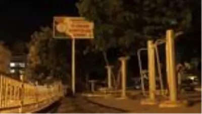Parkta oturan aileye silahlı saldırı: 1 ölü, 1 yaralı Parkta oturan aileye silahlı saldırı: 1 ölü, 1 yaralı