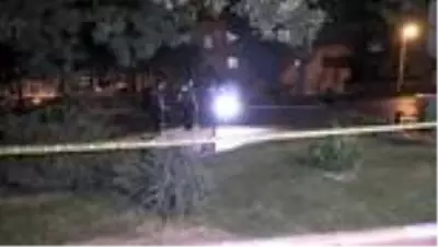 Parkta oturan aileye silahlı saldırı: 1 ölü, 1 yaralı Parkta oturan aileye silahlı saldırı: 1 ölü, 1 yaralı